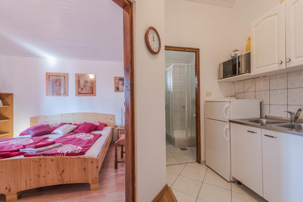 Apartments Eva Sukošan Buitenkant foto