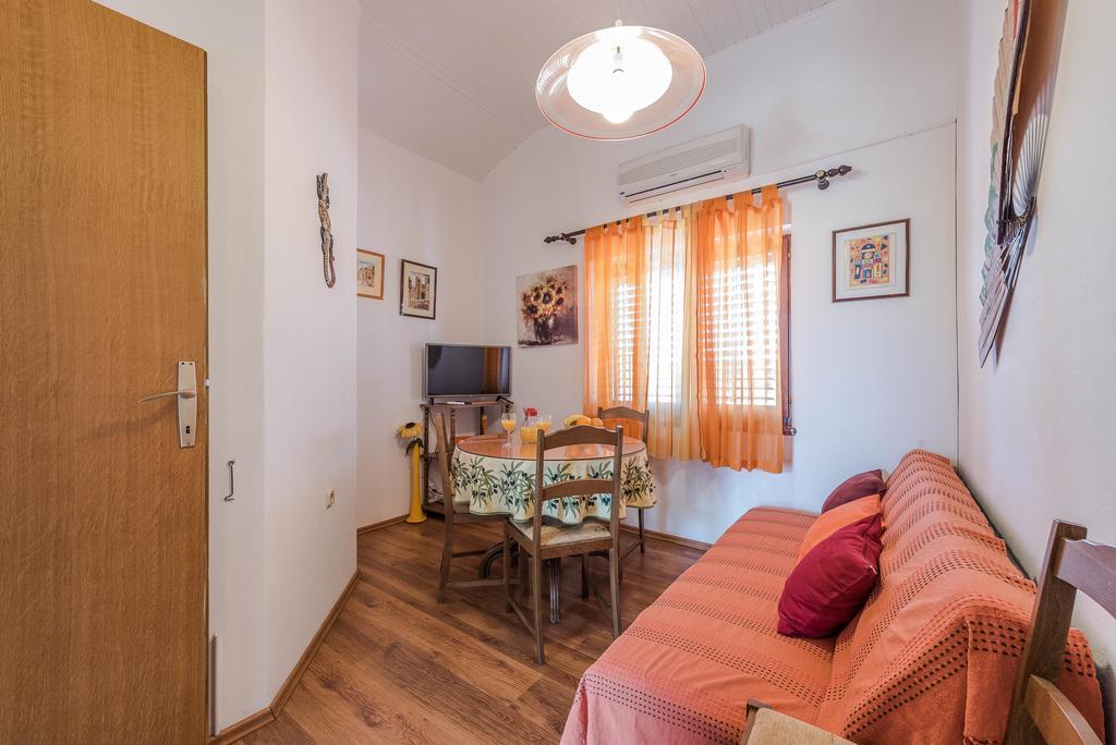 Apartments Eva Sukošan Buitenkant foto