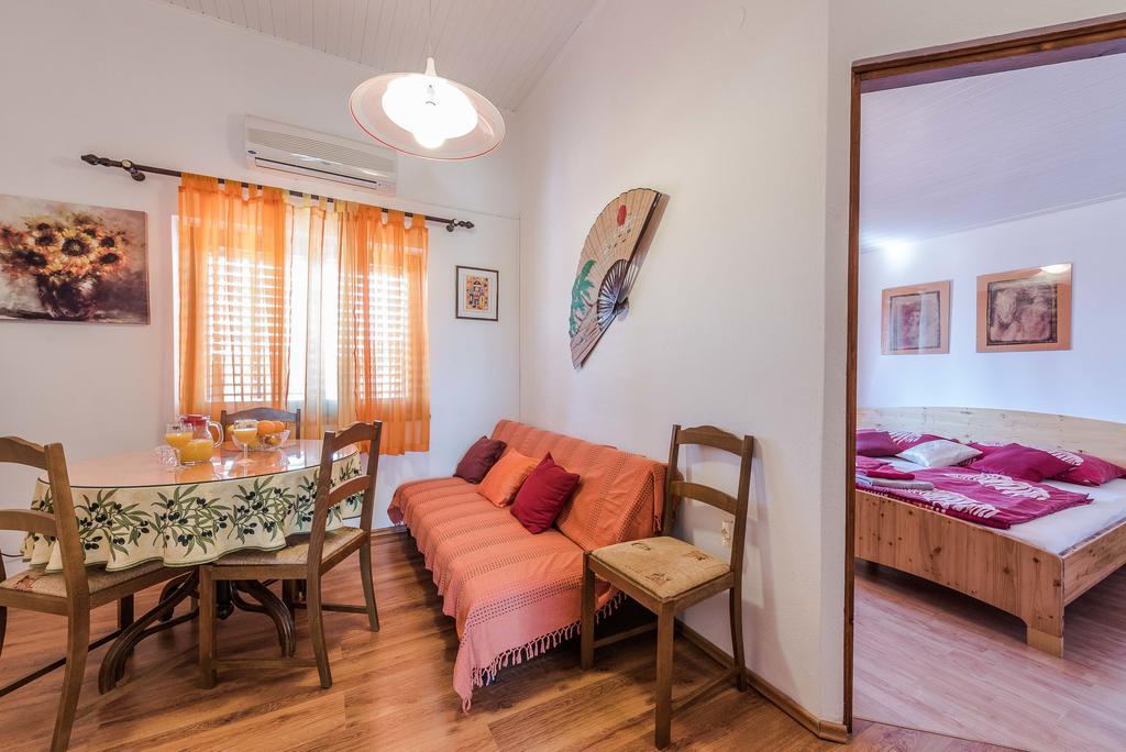 Apartments Eva Sukošan Buitenkant foto